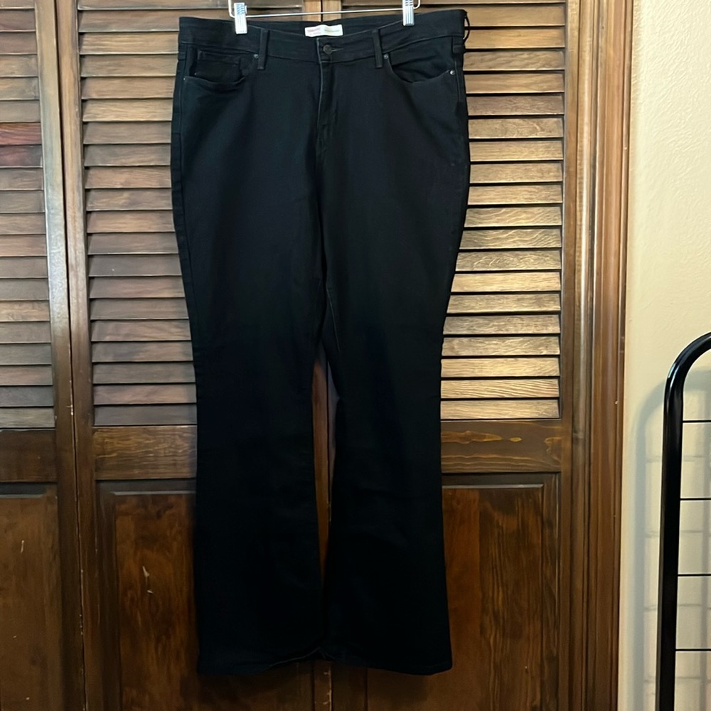 Women’s Levi’s Signature Black flare jeans.